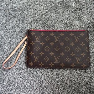 Louis Vuitton Neverfull MM pouch/wristlet